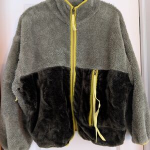 UGG Marlene II UGG Fluff Jacket with Yellow Zipper Size Small